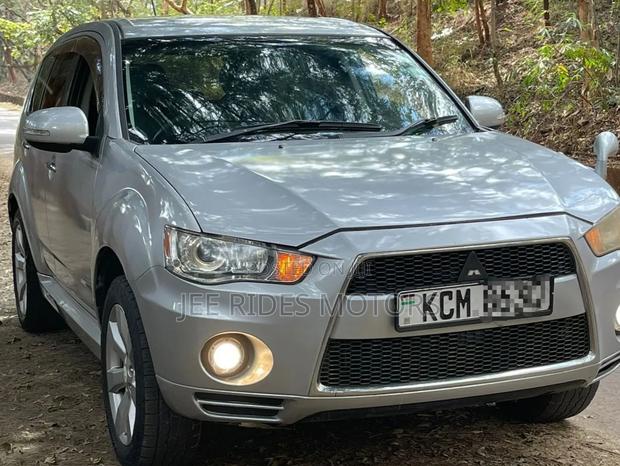 Mitsubishi Outlander 2010 Silver