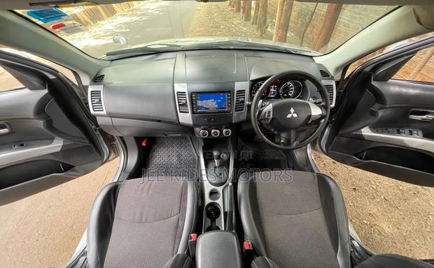 Mitsubishi Outlander 2010 Silver
