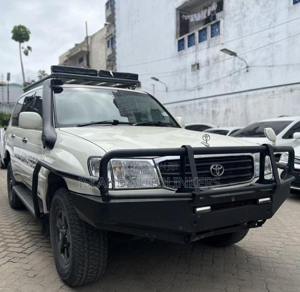 Toyota Land Cruiser HDJ 100 1999 White
