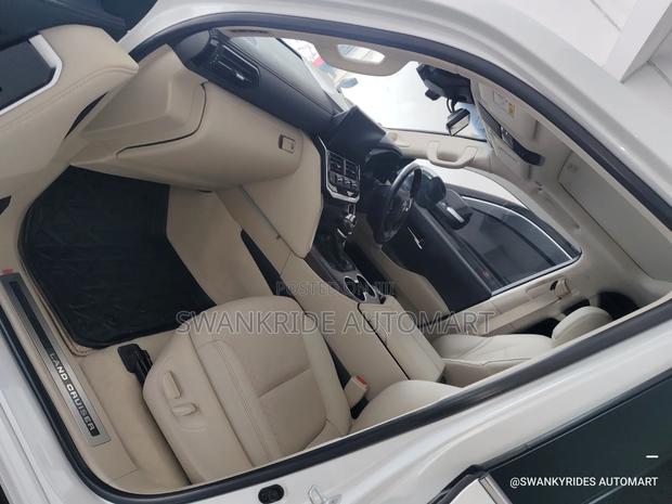 Toyota Land Cruiser LC300 2022 White