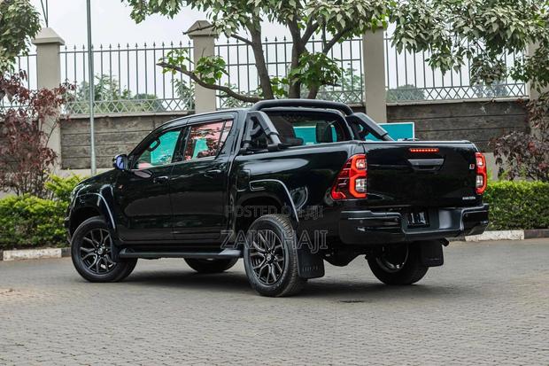 Toyota Hilux 2022 Black