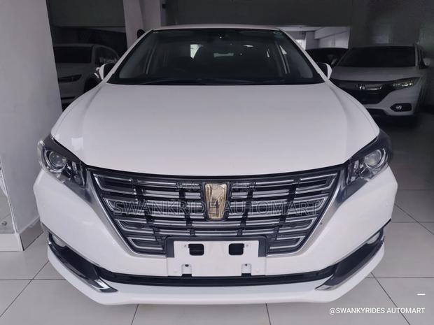 Toyota Premio 1.8 AWD 2019 White
