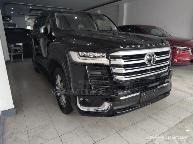 Toyota Land Cruiser LC300 2022 Black