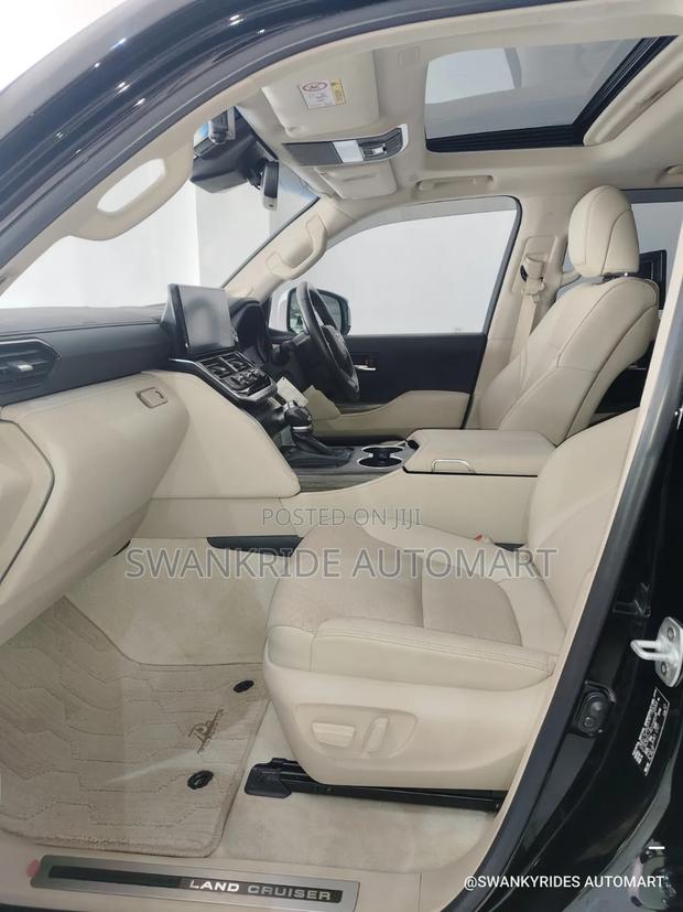 Toyota Land Cruiser LC300 2022 Black
