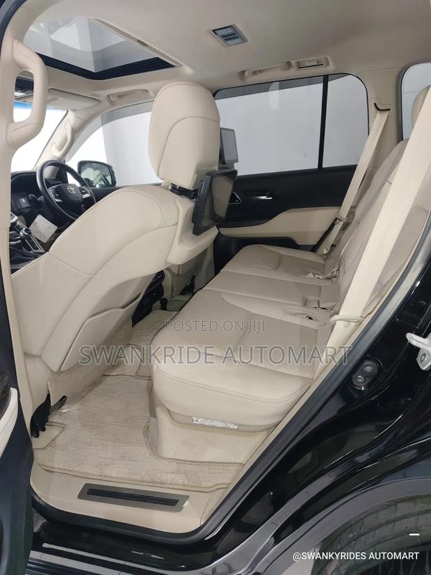 Toyota Land Cruiser LC300 2022 Black