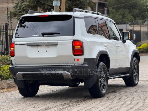 Toyota Land Cruiser Prado 2.8 2024 White