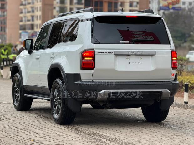 Toyota Land Cruiser Prado 2.8 2024 White