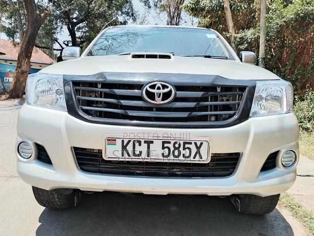 Toyota Hilux 2012 Silver