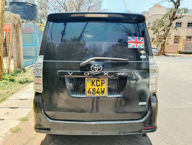 Toyota Voxy ZS 2WD 8-Seater 2012 Matt Black