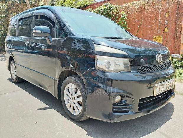 Toyota Voxy ZS 2WD 8-Seater 2012 Matt Black