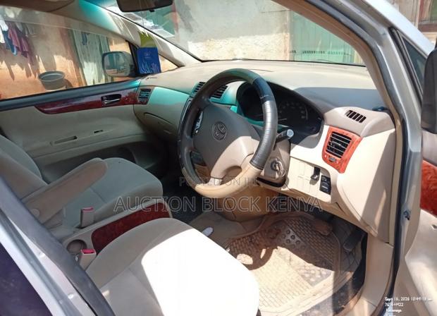 Toyota Ipsum 2006 Silver