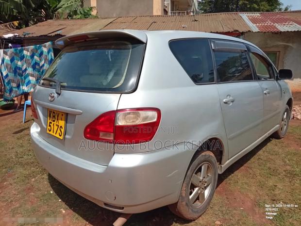 Toyota Ipsum 2006 Silver