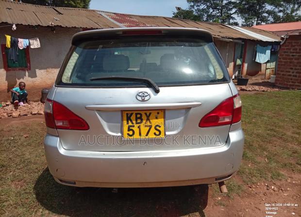 Toyota Ipsum 2006 Silver