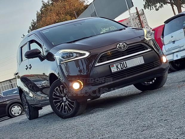 Toyota Sienta 2018 Brown