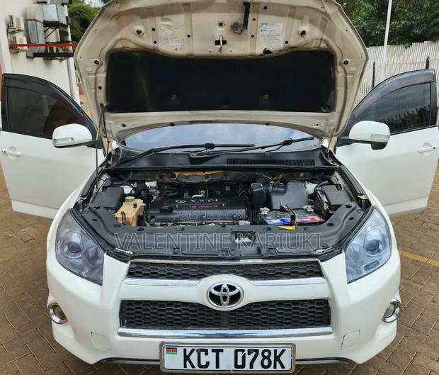 Toyota RAV4 2011 Pearl