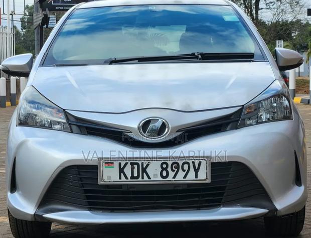 Toyota Vitz 1.3 FWD 5dr 2015 Silver
