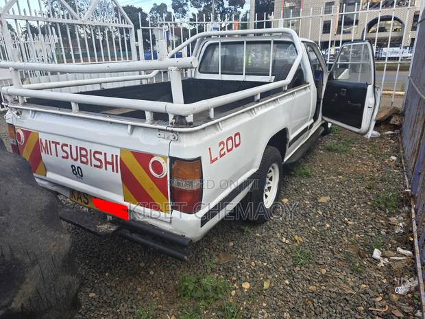 Mitsubishi L200 1994 White