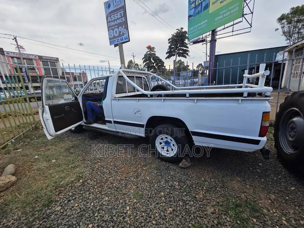 Mitsubishi L200 1994 White