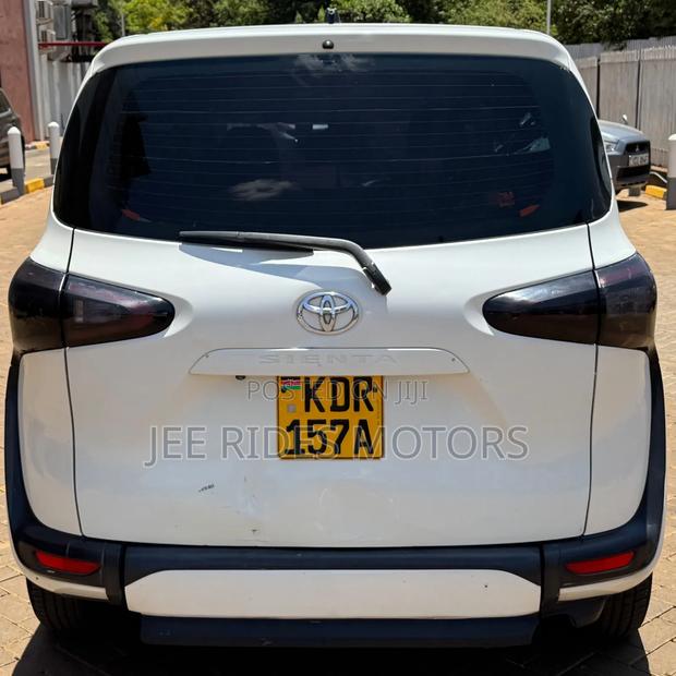 Toyota Sienta 2017 Ivory
