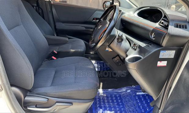 Toyota Sienta 2017 Ivory