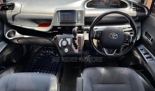 Toyota Sienta 2017 Ivory