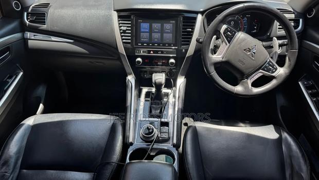 Mitsubishi Pajero 2020 Red