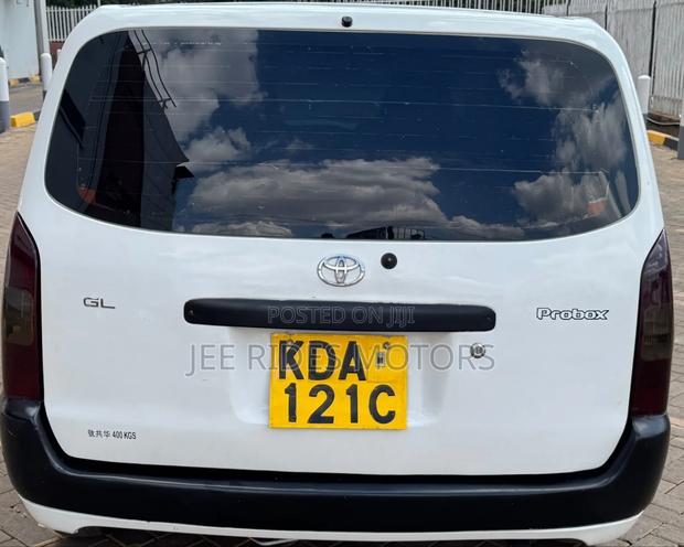Toyota Axio 2013 Off white