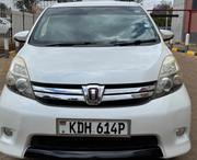 Toyota ISIS 2015 Pearl for sale