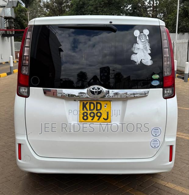 Toyota Noah 2014 Pearl