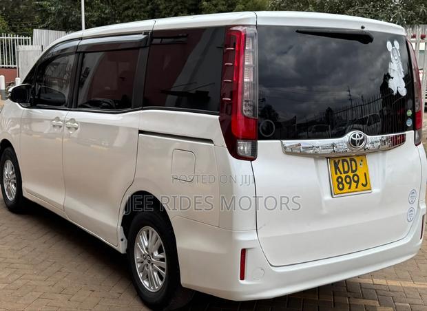 Toyota Noah 2014 Pearl