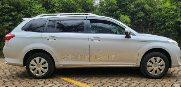 Toyota Corolla Fielder 1.5 Hybrid FWD 2017 Silver