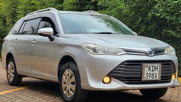Toyota Corolla Fielder 1.5 Hybrid FWD 2017 Silver