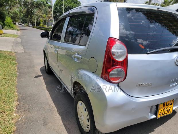 Toyota Passo 2010 Silver