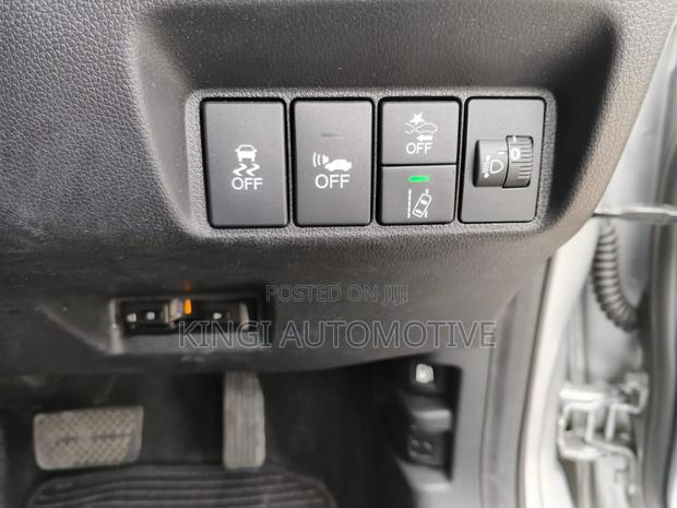 Honda Fit Shuttle 1.5 Hybrid 2WD 2020 Silver