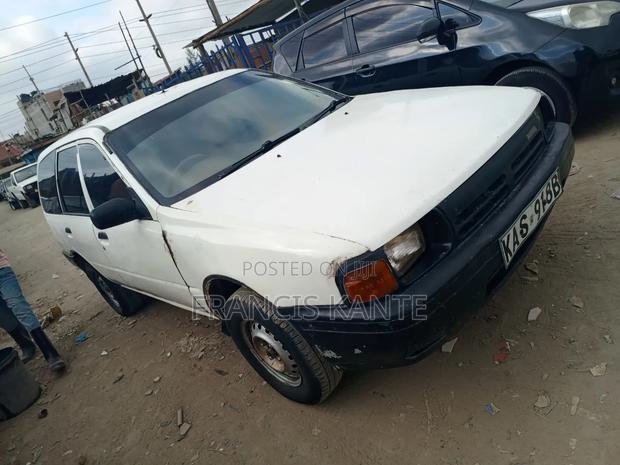 Nissan Advan 2004 White
