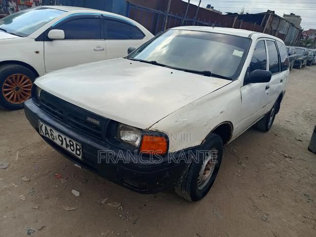 Nissan Advan 2004 White