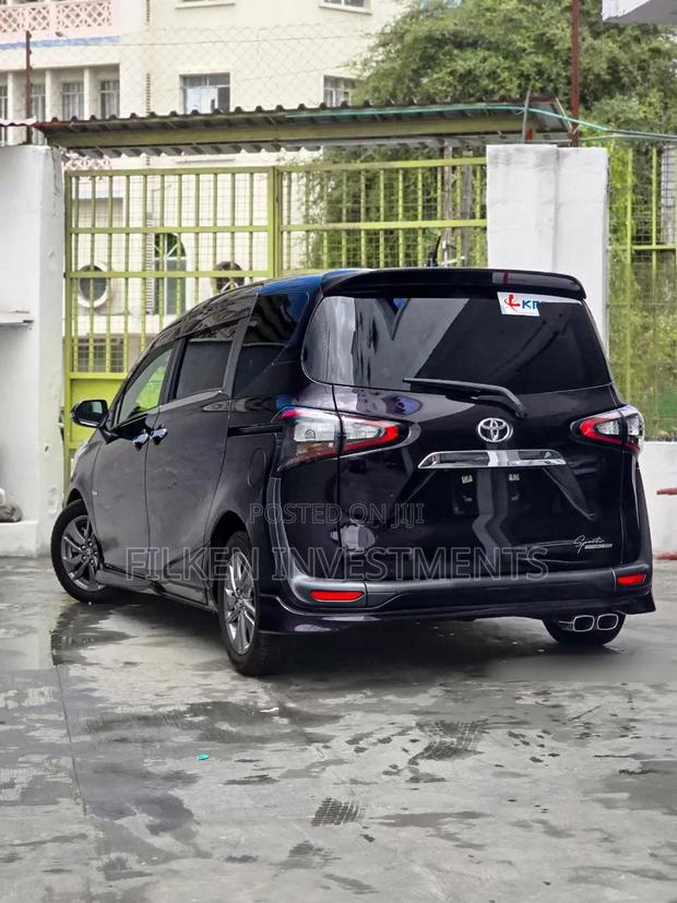 Toyota Sienta 1.5 FWD (6-seater) 2018 Maroon