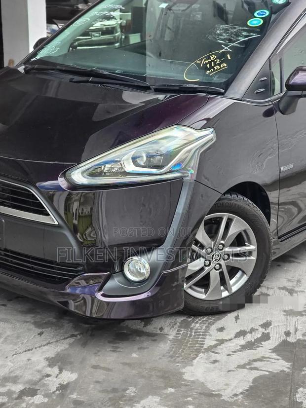 Toyota Sienta 1.5 FWD (6-seater) 2018 Maroon