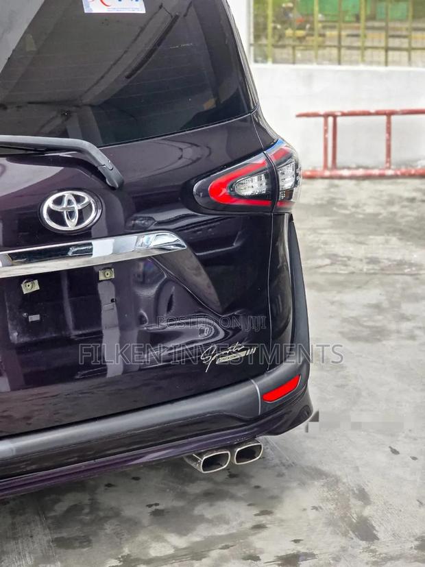 Toyota Sienta 1.5 FWD (6-seater) 2018 Maroon