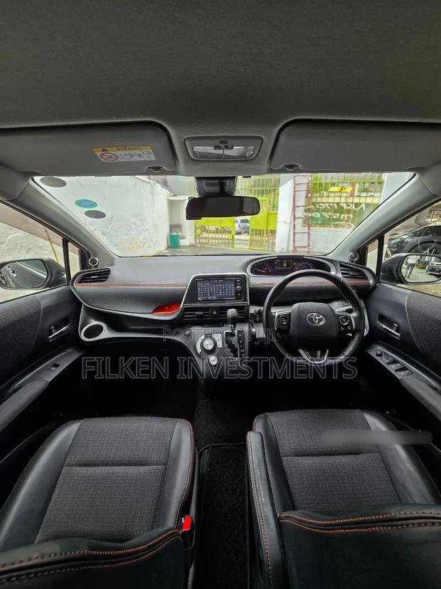 Toyota Sienta 1.5 FWD (6-seater) 2018 Maroon
