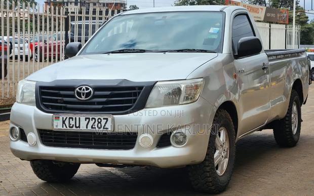 Toyota Hilux 2012 Gray