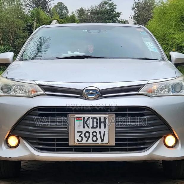 Toyota Corolla Fielder 2017 Silver