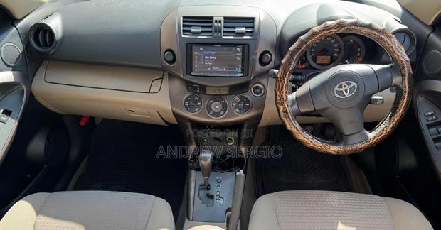 Toyota Vanguard 2009 White