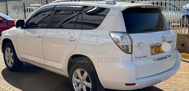 Toyota Vanguard 2009 White
