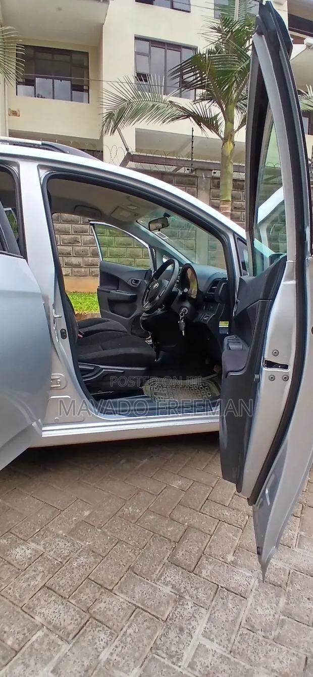 Toyota Ractis 1.5 AWD 2013 Silver