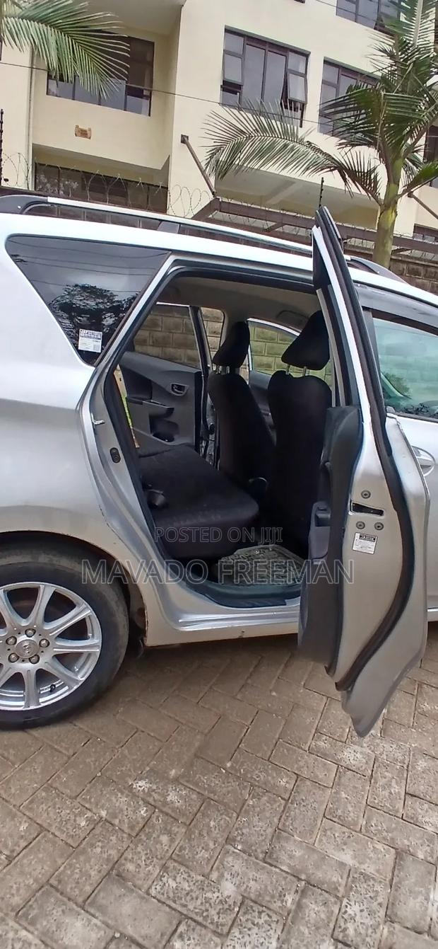 Toyota Ractis 1.5 AWD 2013 Silver