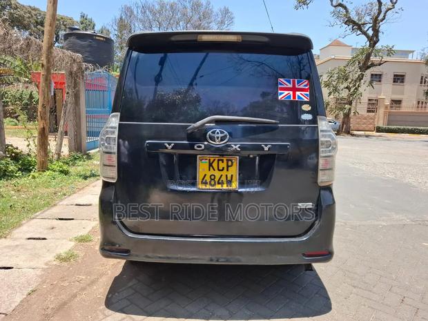 Toyota Voxy X 2WD 8-Seater 2011 Black