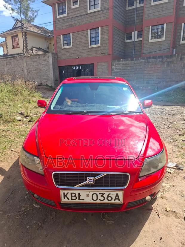 Volvo S 2004 Red