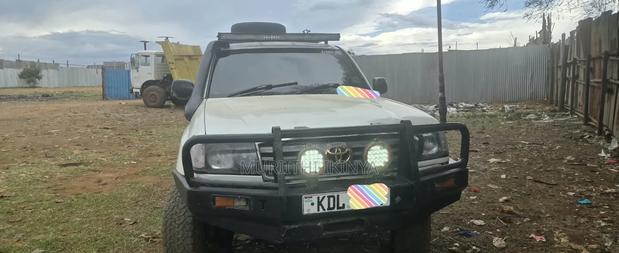 Toyota Land Cruiser 2004 White