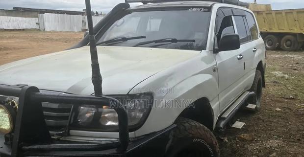 Toyota Land Cruiser 2004 White